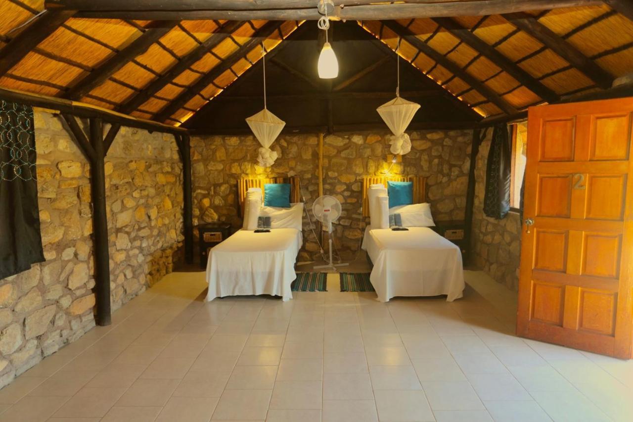 Kapika Waterfall Lodge Epupa Bagian luar foto