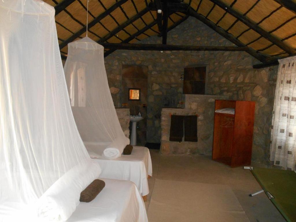 Kapika Waterfall Lodge Epupa Bagian luar foto