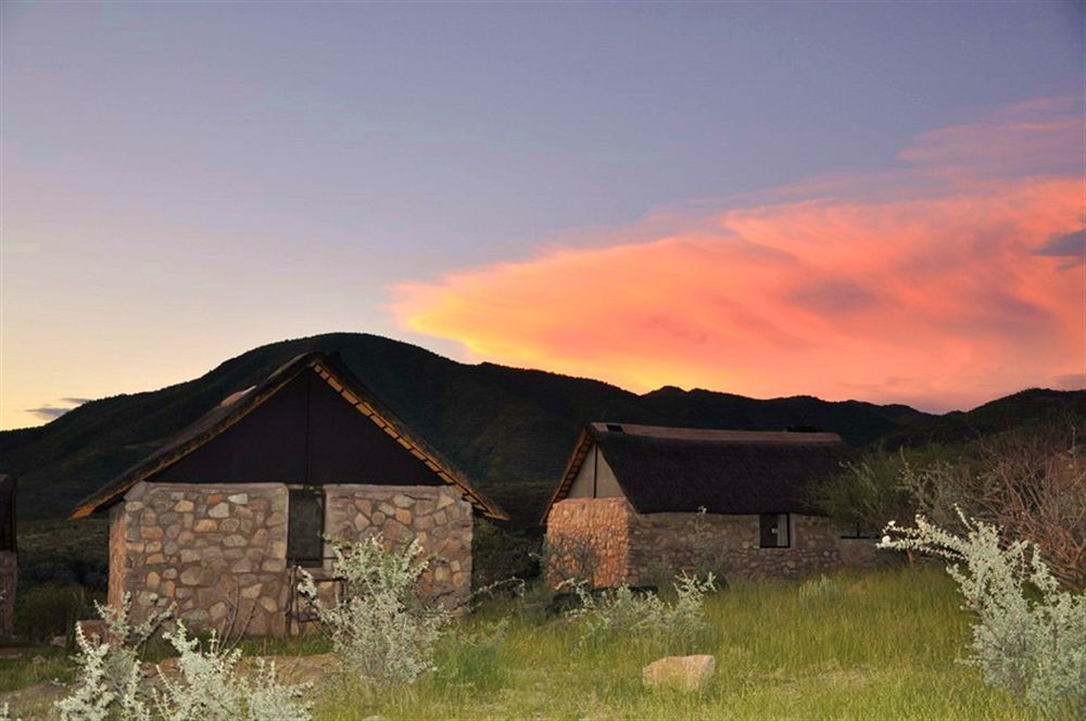 Kapika Waterfall Lodge Epupa Bagian luar foto