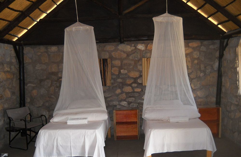 Kapika Waterfall Lodge Epupa Bagian luar foto